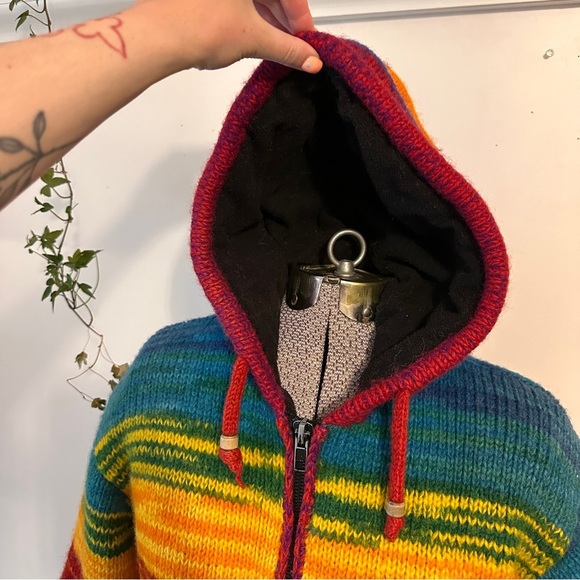 Northern Lifestyles Canada Multicoloured Hand Knit Zip Up Sweater - Picture 5 of 10